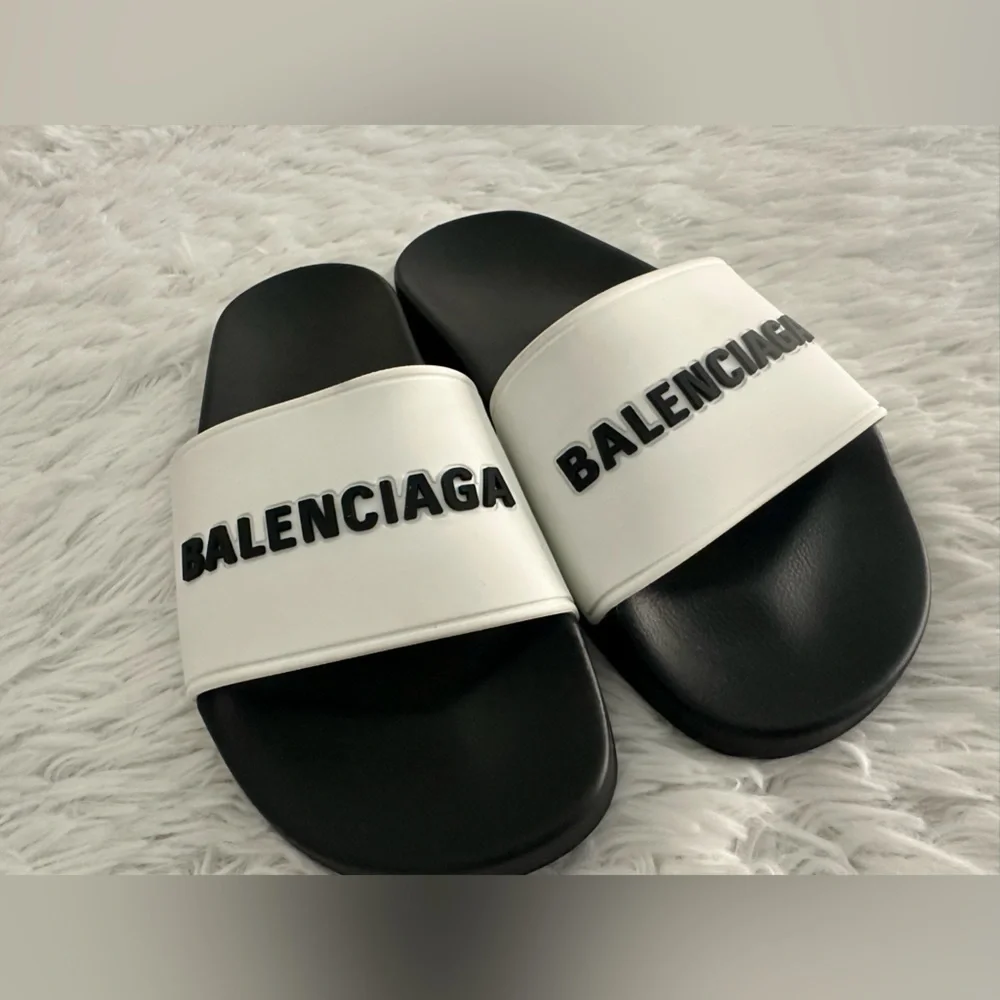 BALENCIAGA Raised Logo Embossed Rubber Pool Sandals Slides Shoes White $395 36 - Picture 3 of 7
